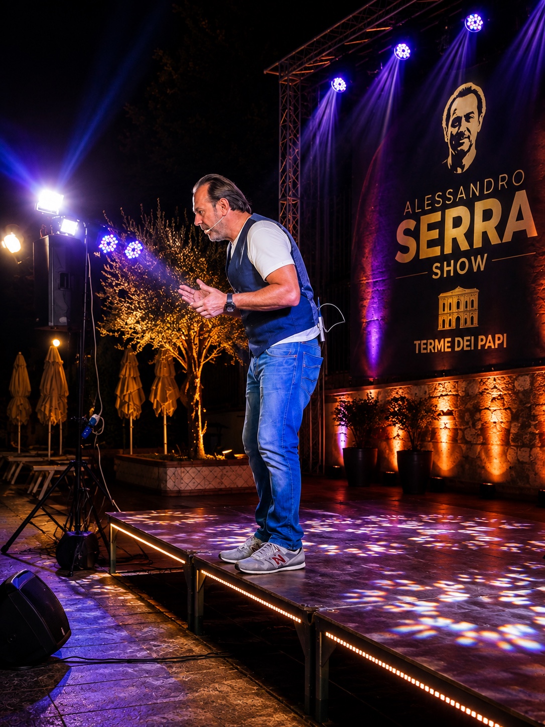 Alessandro Serra durante uno spettacolo dal vivo